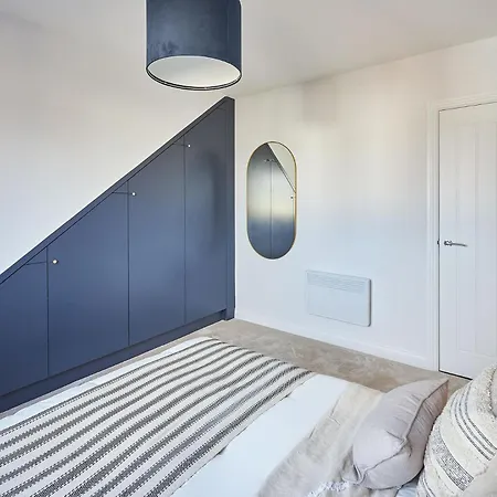 Apartment Host & - Fourth Avenue