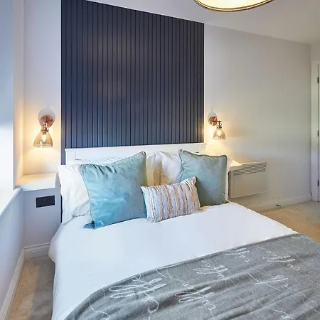 Host & - Fourth Avenue