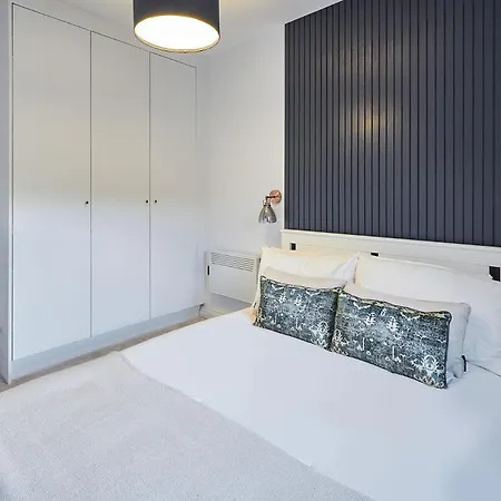 Apartment Host & - Fourth Avenue
