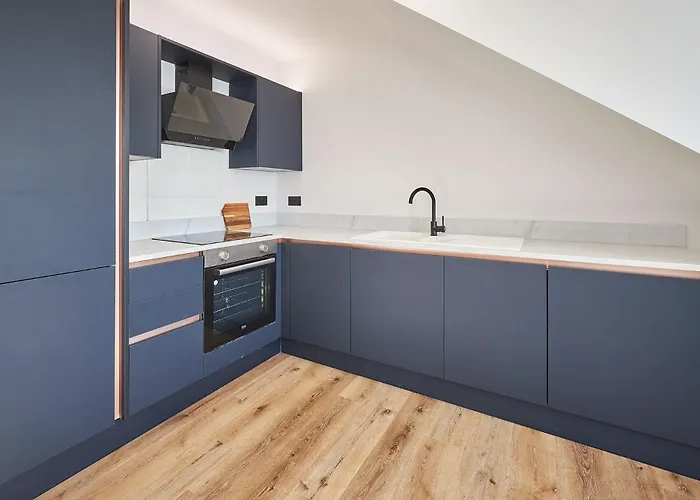 Host & - Fourth Avenue * York