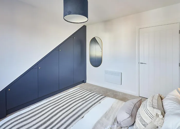 Apartment Host & - Fourth Avenue