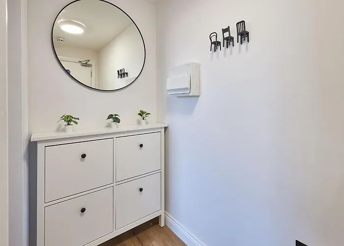 Host & - Fourth Avenue Apartment