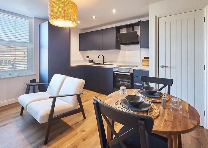 Host & - Fourth Avenue * York