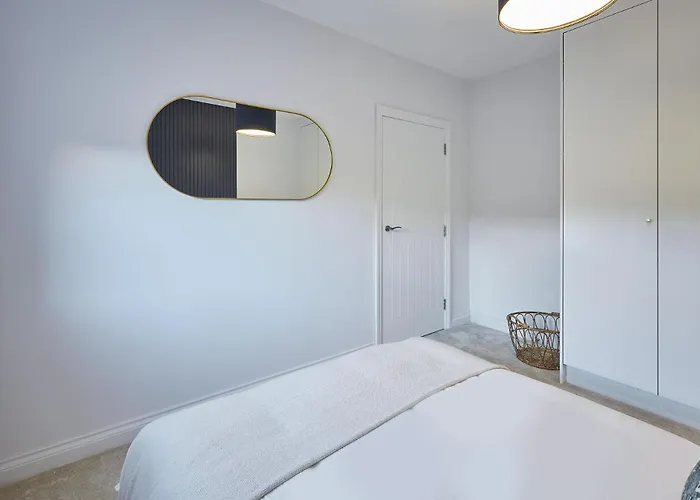 Host & - Fourth Avenue Apartment *