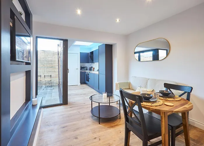 Host & - Fourth Avenue * York