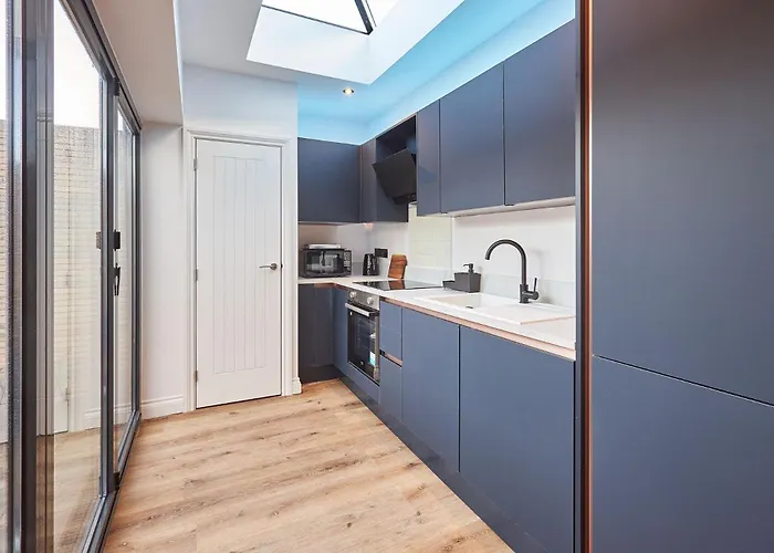 Host & - Fourth Avenue York