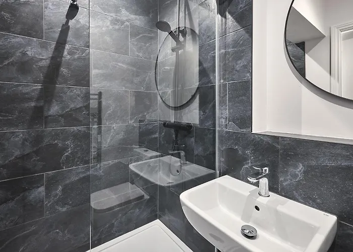 Host & - Fourth Avenue York