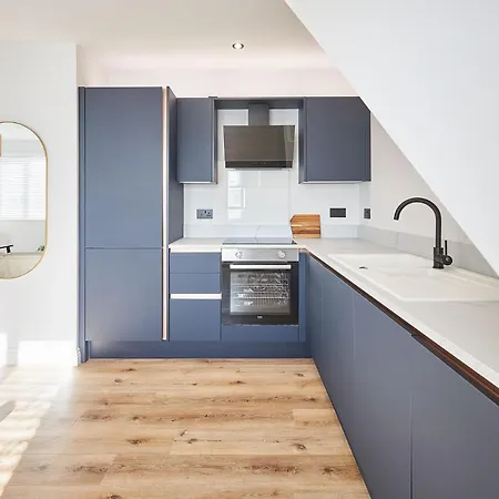 Host & - Fourth Avenue * York