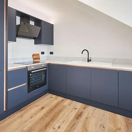 Host & - Fourth Avenue * York