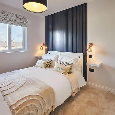 Host & - Fourth Avenue York