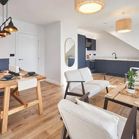 Host & - Fourth Avenue * York