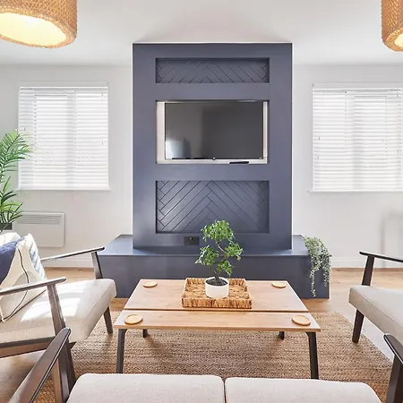 Host & - Fourth Avenue * York