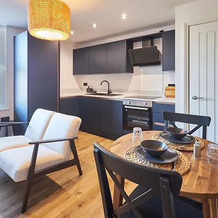 Host & - Fourth Avenue * York