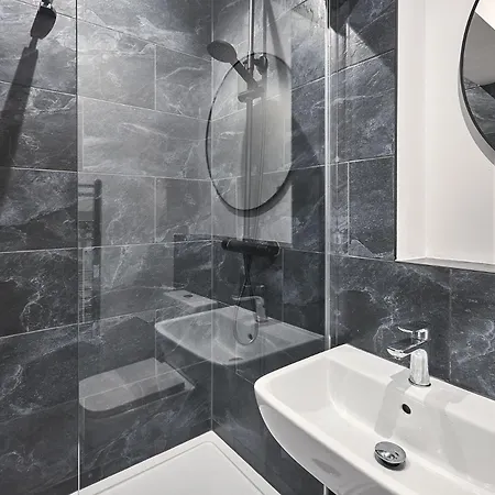 Host & - Fourth Avenue York