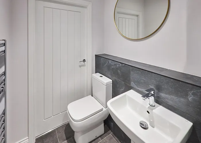 Host & - Fourth Avenue * York